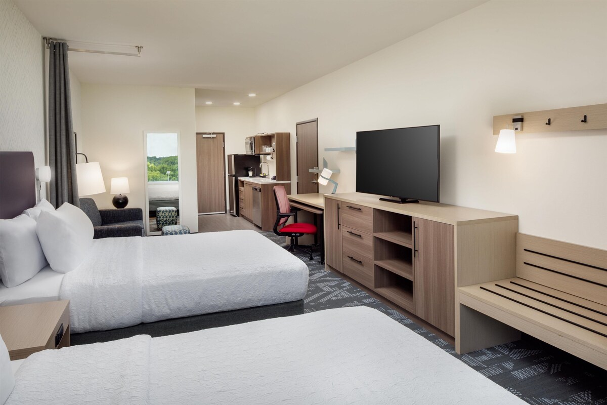 In-room safe, desk, laptop workspace, blackout drapes