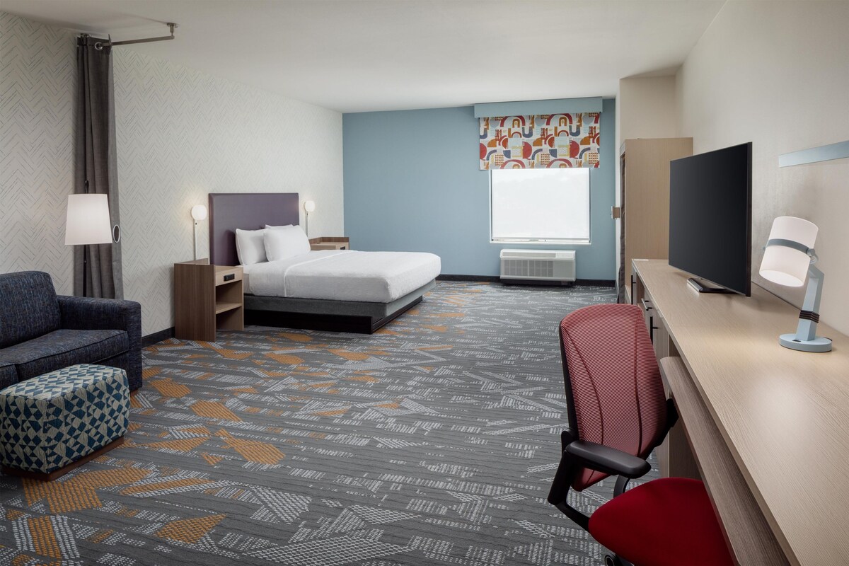 Studio Suite, 1 King Bed, Accessible (Roll-In Shower) | In-room safe, desk, laptop workspace, blackout drapes
