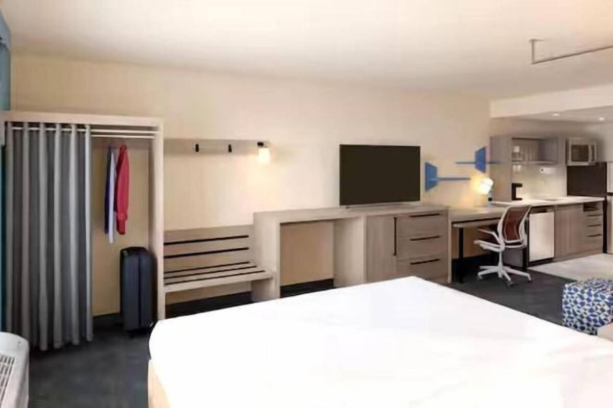 In-room safe, desk, laptop workspace, blackout drapes