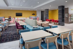 Lobby - Home2 Suites By Hilton St. Joseph (St. Joseph)