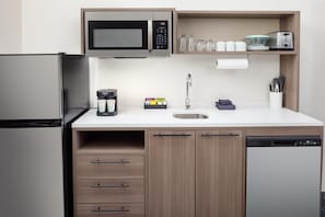 Private kitchen - Home2 Suites By Hilton St. Joseph (St. Joseph)