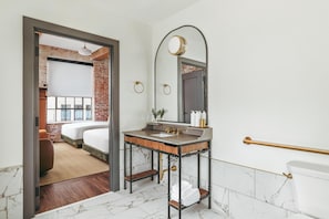 Room, 2 Queen Beds, Accessible, Bathtub (Mobility & Hearing) | Bathroom