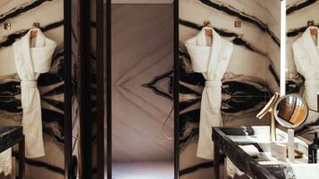 Suite (Winter Garden) | Badkamer met douche