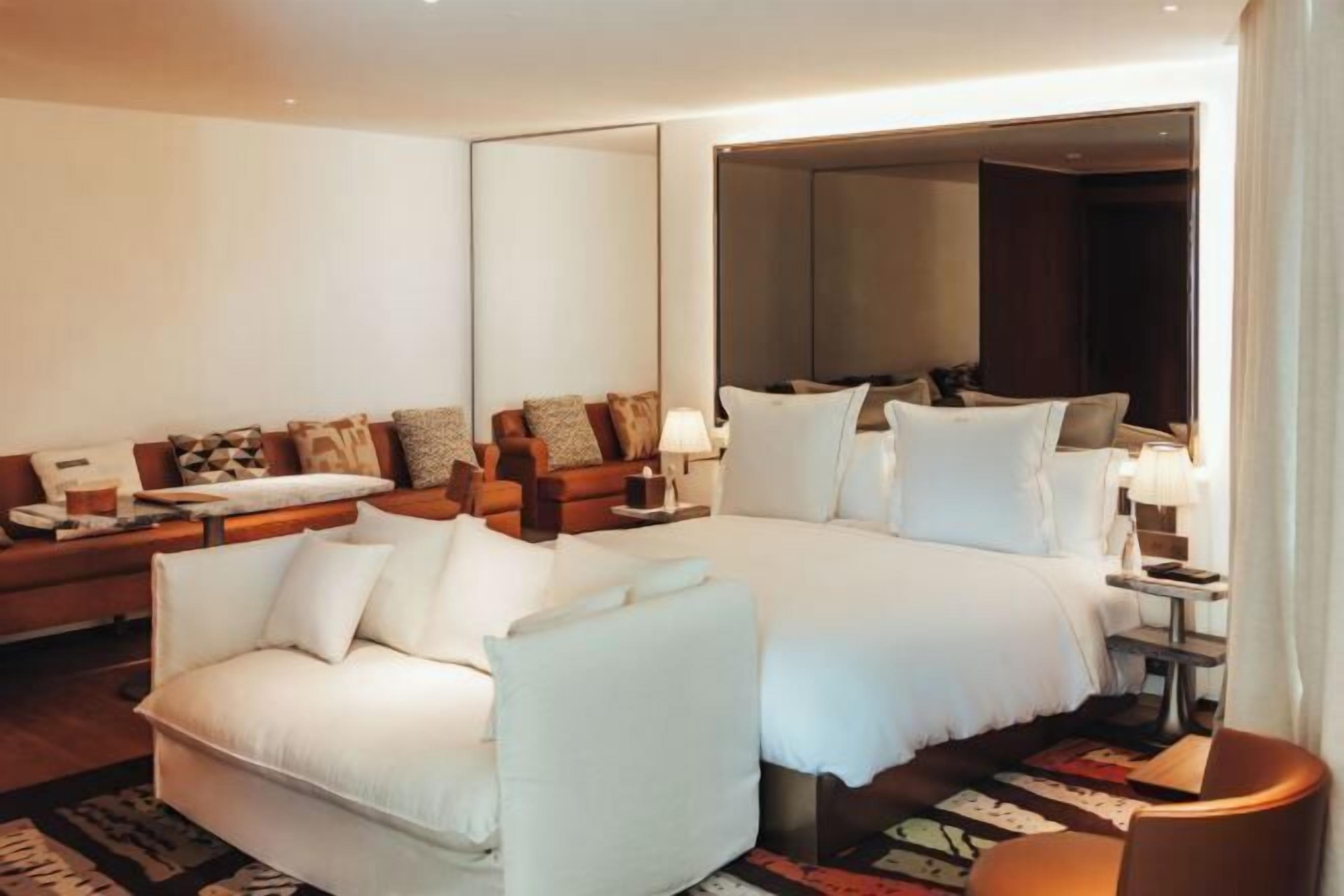 Premium bedding, minibar, in-room safe, iron/ironing board