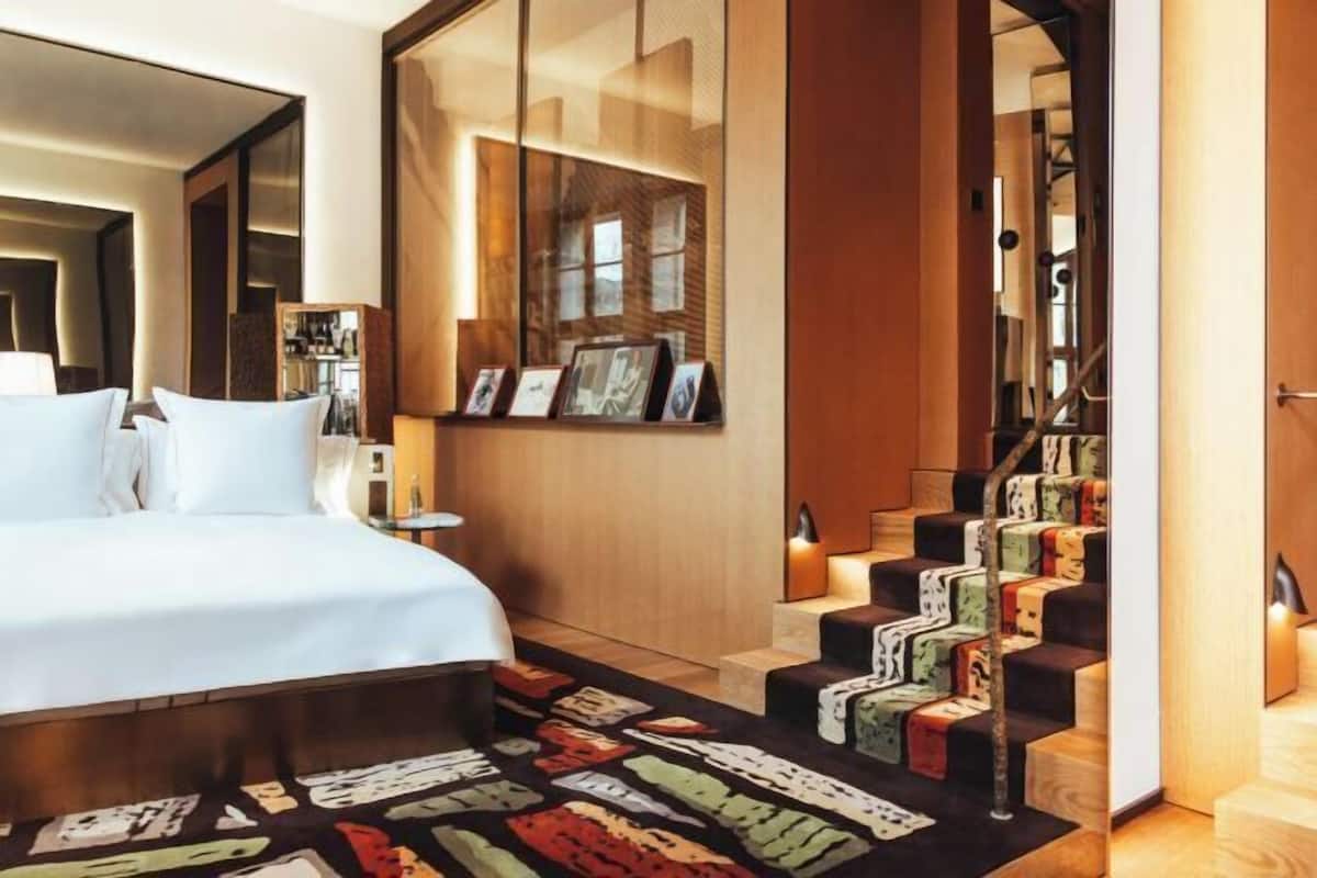 Premium bedding, minibar, in-room safe, soundproofing