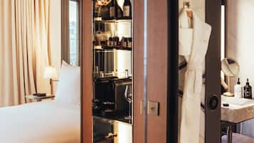 Luxe beddengoed, een minibar, een kluis op de kamer, geluiddichte muren