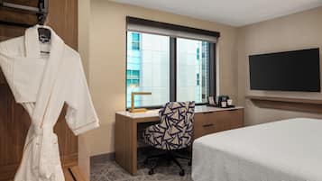 Zimmersafe, Schreibtisch, laptopgeeigneter Arbeitsplatz