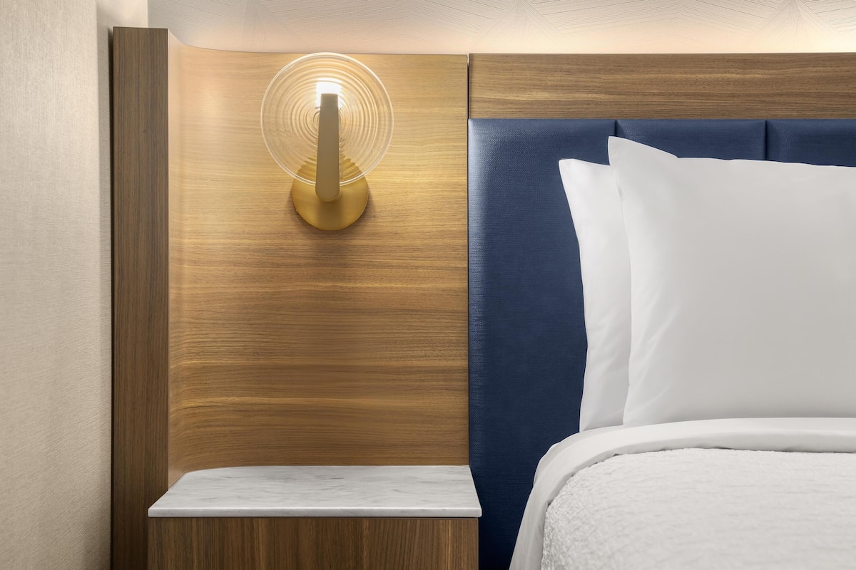 Tallelokero huoneessa, työpöytä