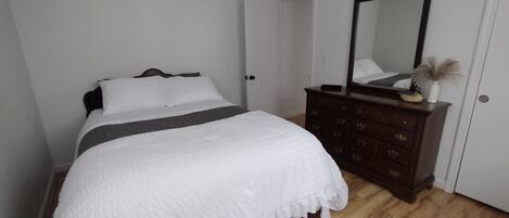 3 عدّة غرف نوم وواي فاي وملاءات أسرّة