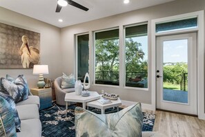 TV connectée, livres, médiathèque