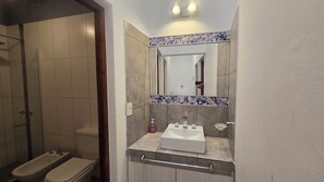 Comfort Apartment, Mountain View | Bathroom | Shampoo, toilet paper