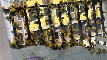 舒適四人房, 山景 | 書桌、免費無線上網