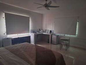 1 多间卧室、办公桌、旅行婴儿床、WiFi