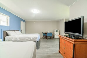 Rum - 2 queensize-sängar - rökare | Skrivbord, strykjärn/strykbräda, gratis wi-fi och sängkläder