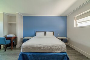Desk, iron/ironing board, free WiFi, bed sheets - Cypress Inn Motel By OYO West Monroe I-20 (West Monroe)