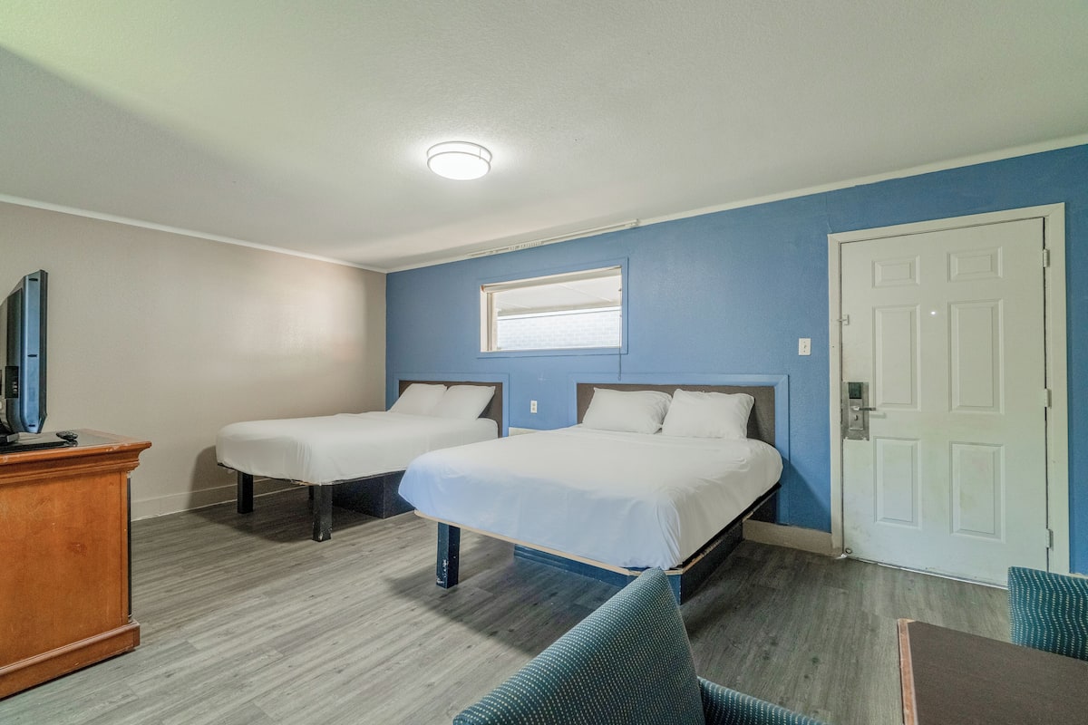 Chambre, 2 grands lits, fumeurs | Bureau, fer et planche à repasser, Wi-Fi gratuit, draps fournis