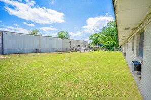 Garden - Cypress Inn Motel By OYO West Monroe I-20 (West Monroe)