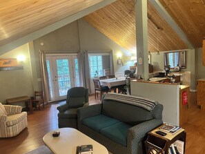 Living area - Washougal River Front Apt. Pets OK
Close to Columbia Gorge, close to PDX (Washougal)