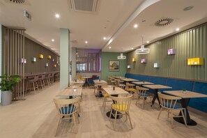 Desayuno bufé gratuito y diario