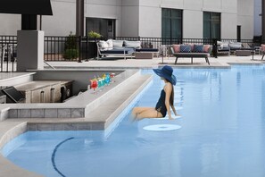 Hồ bơi trong nhà, hồ bơi ngoài trời 