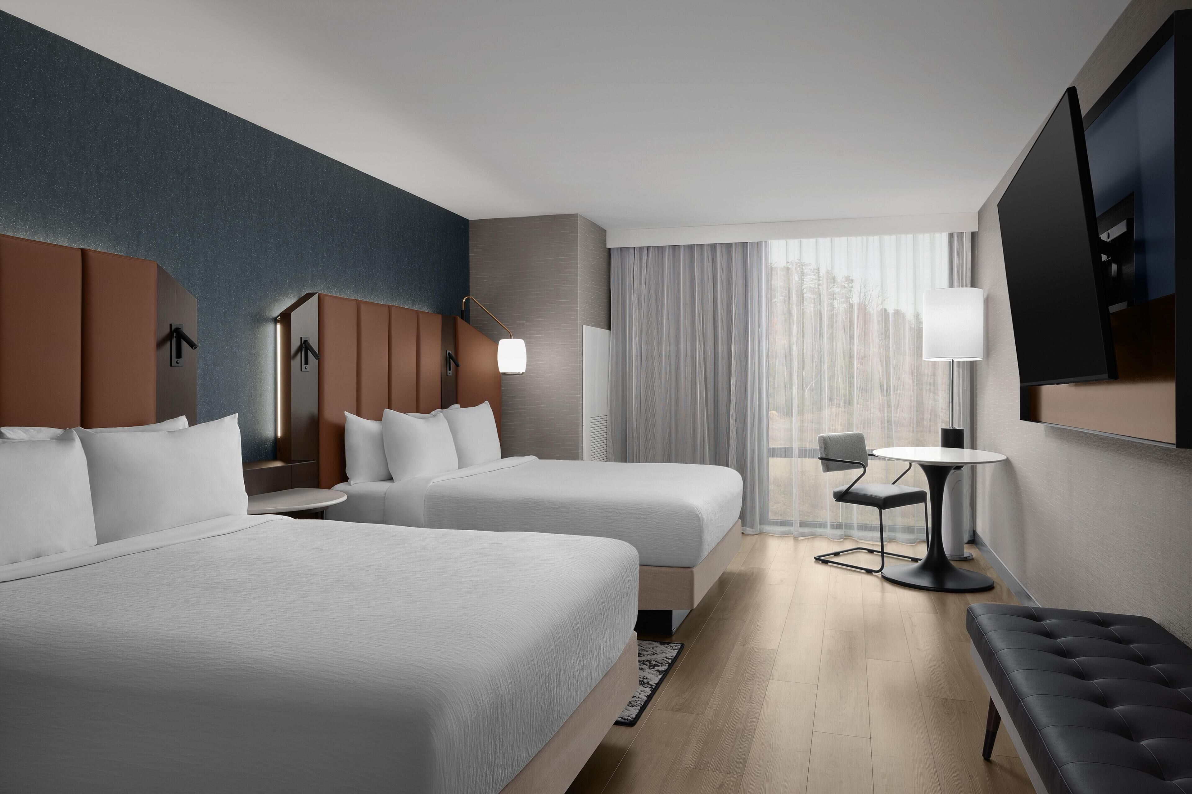 Habitación, 2 camas de matrimonio | Ropa de cama de alta calidad y escritorio