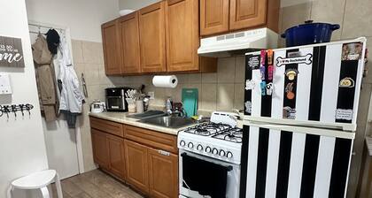 Cozy studio with WiFi and AC in Brooklyn just steps from N train