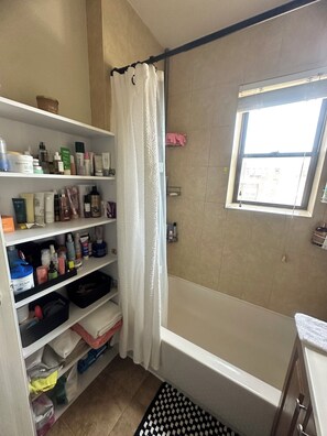 Hair dryer, bidet, towels, soap - Cozy studio with WiFi and AC in Brooklyn just steps from N train (Brooklyn)