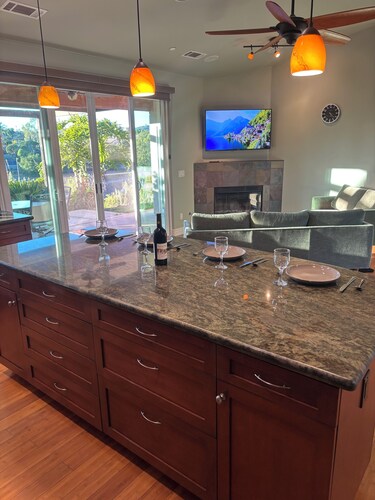 The Gem of Fallbrook - A unique stay with breathtaking views on an Avocado Farm!