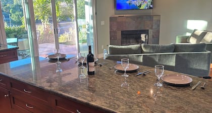 The Gem of Fallbrook - A unique stay with breathtaking views on an Avocado Farm!