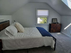 4 bedrooms, desk, iron/ironing board, free WiFi