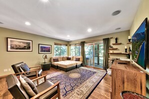 TV, fireplace, stereo