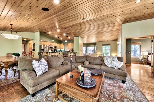 TV, fireplace, stereo