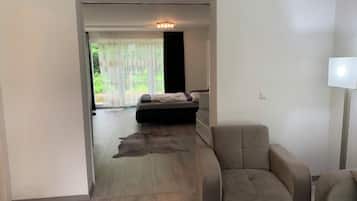 1 habitación, tabla de planchar con plancha, wifi y ropa de cama