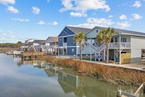 A waterfront property with multiple houses, docks, and a calm lake.