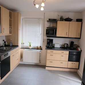 Fridge, microwave, oven, stovetop - Apartment with charm (Nürnberg)