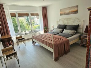 2 bedrooms, travel cot, WiFi, bed sheets