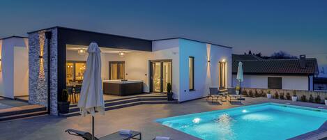Opvarmet pool