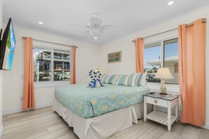 2 bedrooms, iron/ironing board, free WiFi, bed sheets - 920 Stunning Bay View Home with Heated Pool, Walk to Times Square! (Fort Myers Beach)