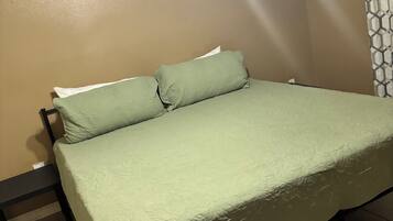 3 makuuhuonetta, ilmainen Wi-Fi, vuodevaatteet