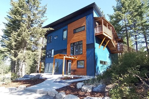 Brand new modern lodge in perfect location