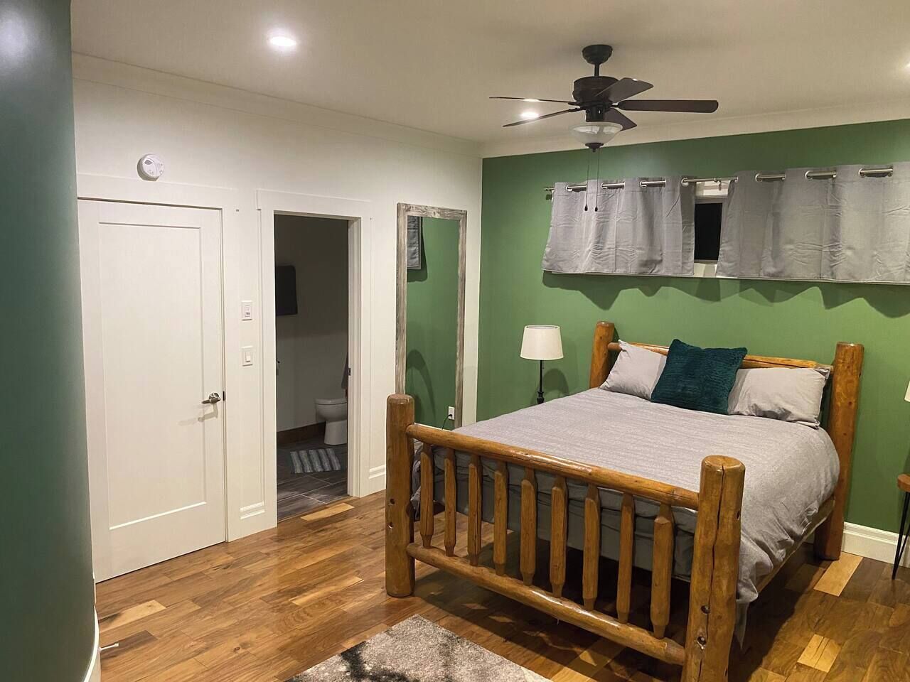 5 bedrooms, iron/ironing board, travel crib, WiFi