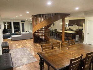 Interior - Brand new modern lodge in perfect location (Columbia-Shuswap)
