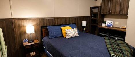 1 bedroom, desk, iron/ironing board, free WiFi