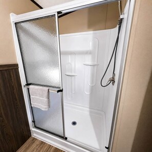 Shower, hair dryer, towels, soap - Get Hooked on Lake Fork-Waterfront-With boat ramp (Quitman)