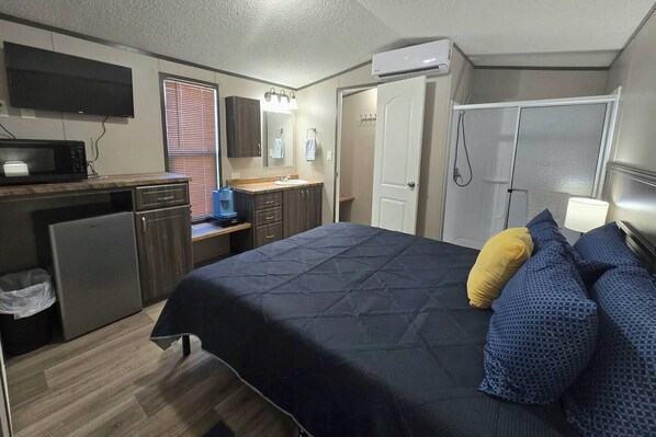 1 habitación, tabla de planchar con plancha, wifi y ropa de cama