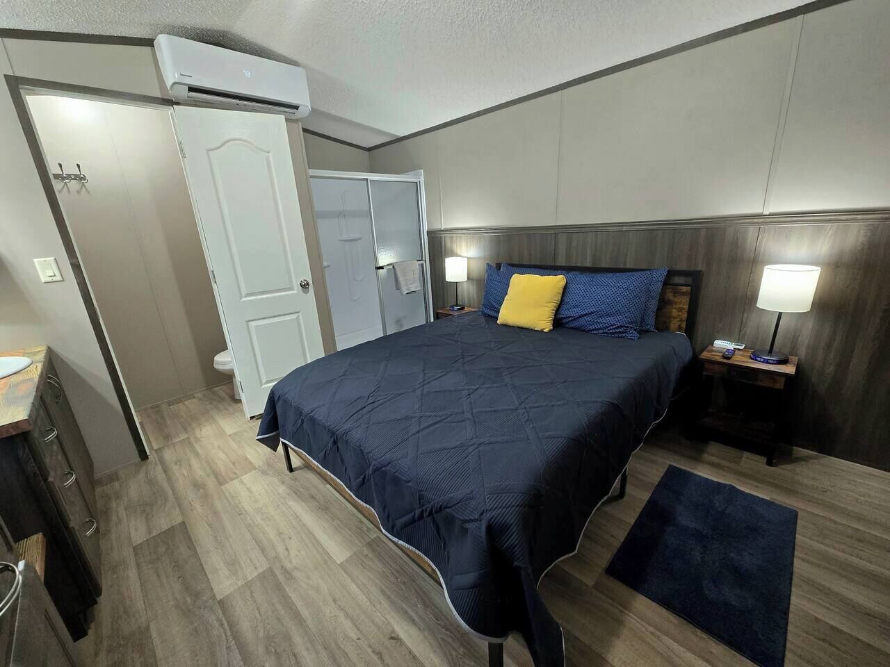 1 bedroom, desk, free WiFi, bed sheets