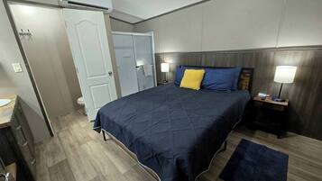 1 bedroom, desk, free WiFi, bed sheets