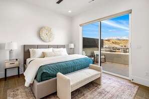 7 bedrooms, iron/ironing board, free WiFi, bed sheets - Pecan Valley 5178|Private Pickleball Court, Private Pool, Hot Tub! (Hurricane)