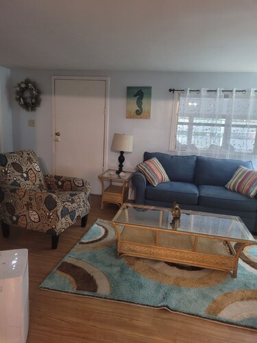 Charming 1-bedroom house with WiFi and AC in fabulous New Port Richey