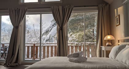 Vintage chalet in the heart of the forest